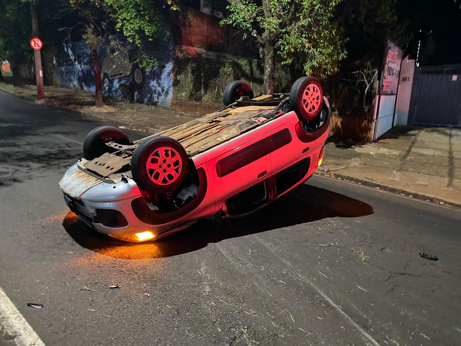 Foto: Flavio Fernandes/Araraquara Agora/Veículo Uno Também Capotado
